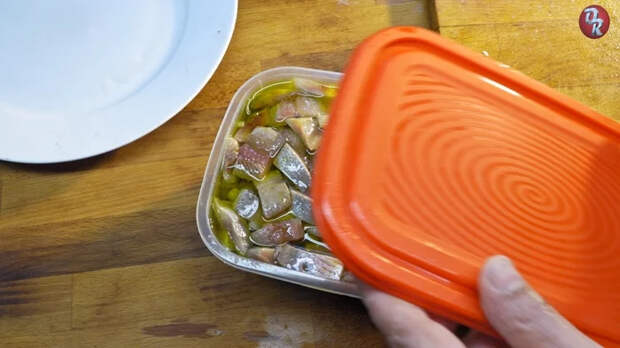 Малосольная селедка быстро и вкусно Еда, Рыба, Рецепт, Видео рецепт, Кулинария, Вкусно, Вкусняшки, Закуска, Селедка, Кухня, Ужин, Обед, Блюдо, Диета, Меню, Длиннопост