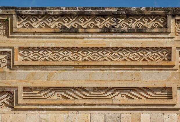 Узоры, высеченные из камня, стали визитной карточкой древнего города (Митла, Мексика). | Фото: earth-chronicles.ru.