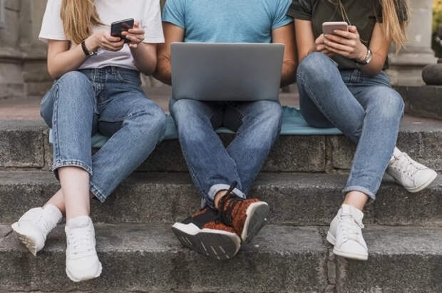 Психолог Кольцова: зумеры принимают несовершенство как новый идеал