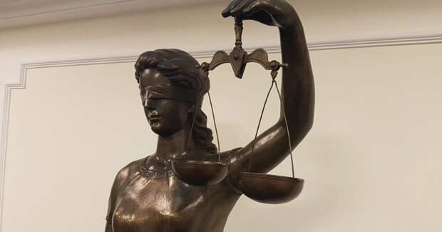 Охранник "Крокуса" требует от Киркорова 2,3 миллиона рублей за падение со сцены