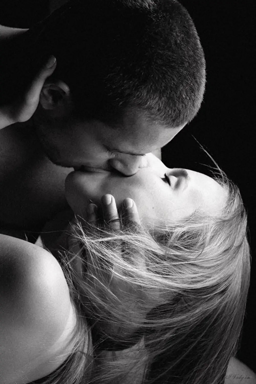 Чувственные действия. Поцелуй. Страстный поцелуй. Нежный поцелуй. Горячий поцелуй.