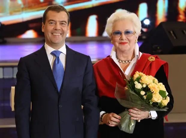 «В мой день рождения страна содрогнулась»: Анна Шатилова о возрасте и тонкостях работы на советском телевидении