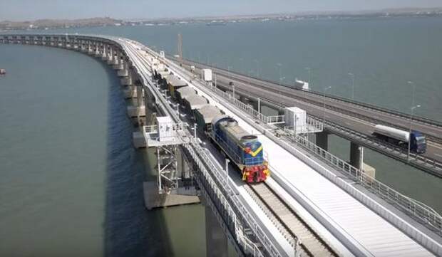 В сети появилось видео проезда первого поезда по Крымскому мосту