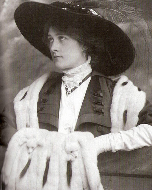 Дама в широкополой шляпе, конец XIX века