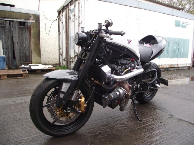 Стритфайтер Suzuki GSX-R750/Bandit