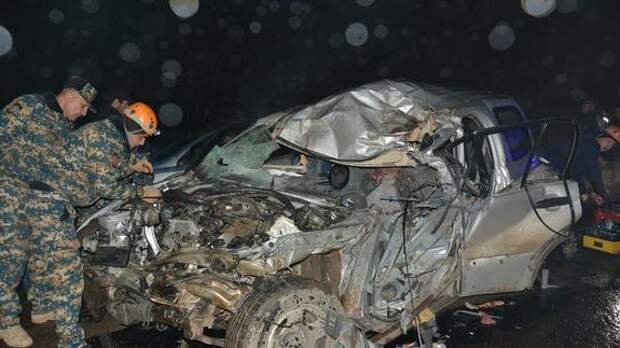 В Нагорном Карабахе внедорожник протаранил автомобиль российских миротворцев