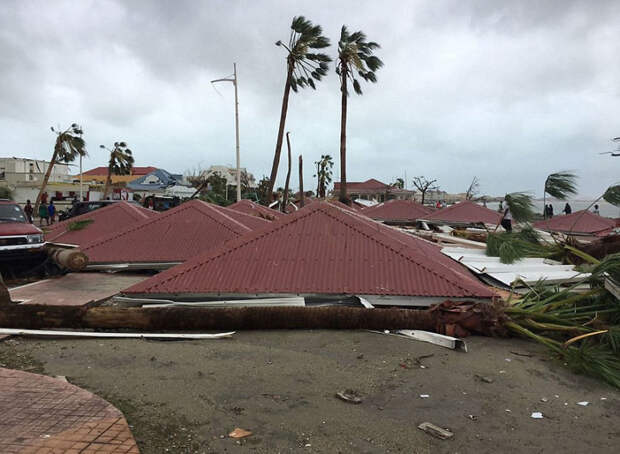Крыши, сорванные с домов на острове Сен-Мартен Центральная Америка, ирма, катастрофа, разрушения, стихийное бедствие, стихия, ураган, флорида