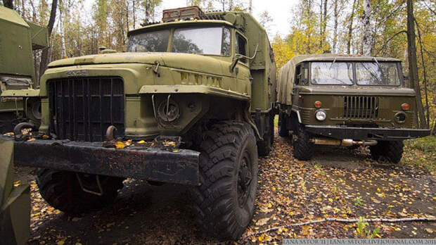 Брошенная военная техника в лесу