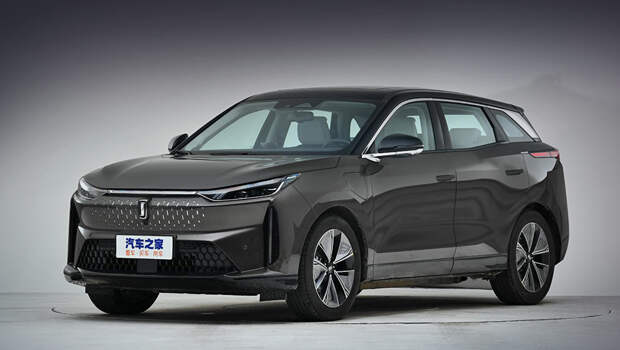 Faw bestune e01. Серийный электрокар внешне почти дословно повторил прошлогодний концепт FAW C105. Кроссовер одним из первых начал использовать модульную архитектуру FMA/FME (McPherson плюс многорычажка) и сделался первенцем новой E-серии. Уточнённые размеры: 4639×1860×1640 мм, колёсная база — 2840.