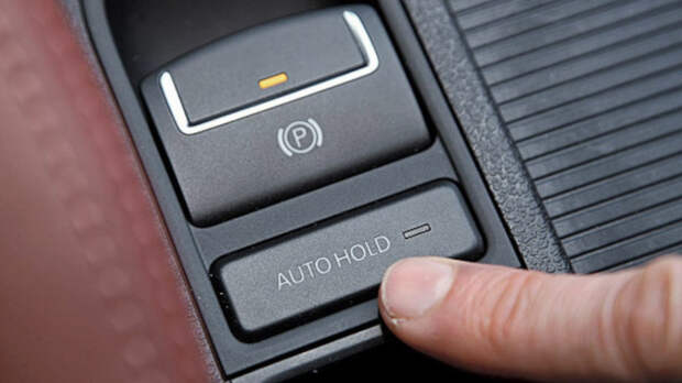 Когда Auto Hold лучше отключить: в каких ситуациях функция мешает водителю