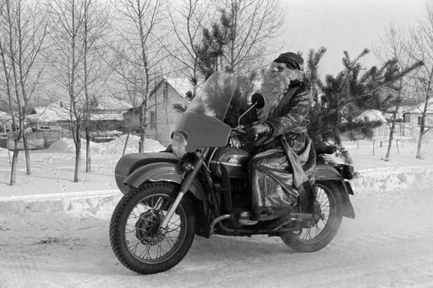 Дед Мороз спешит на праздник в Омской области, 1987 год