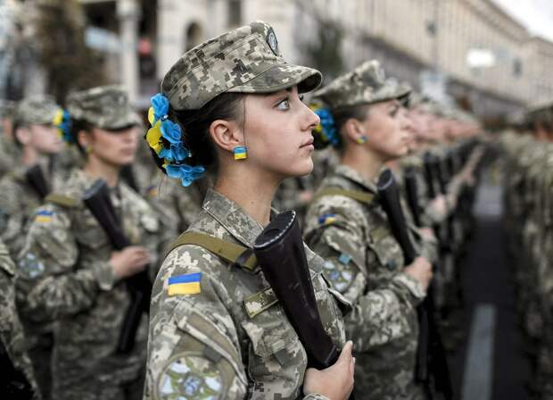 Военкор Хайруллин рассказал, почему военных украинок не берут в плен