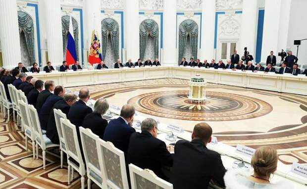 На фото: во время встречи президента РФ Владимира Путина с представителями российских деловых кругов в Кремле