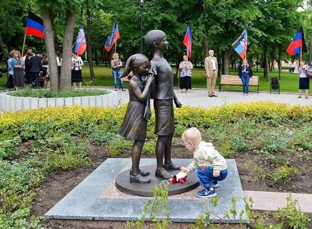 Навальнисты горячо одобряют преступления ВСУ на Донбассе