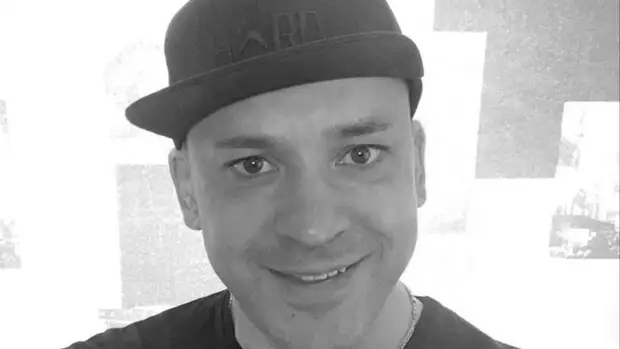 Экс-солиста "Отпетых мошенников" Тома Хаоса похоронят на Ховринском кладбище 13 марта