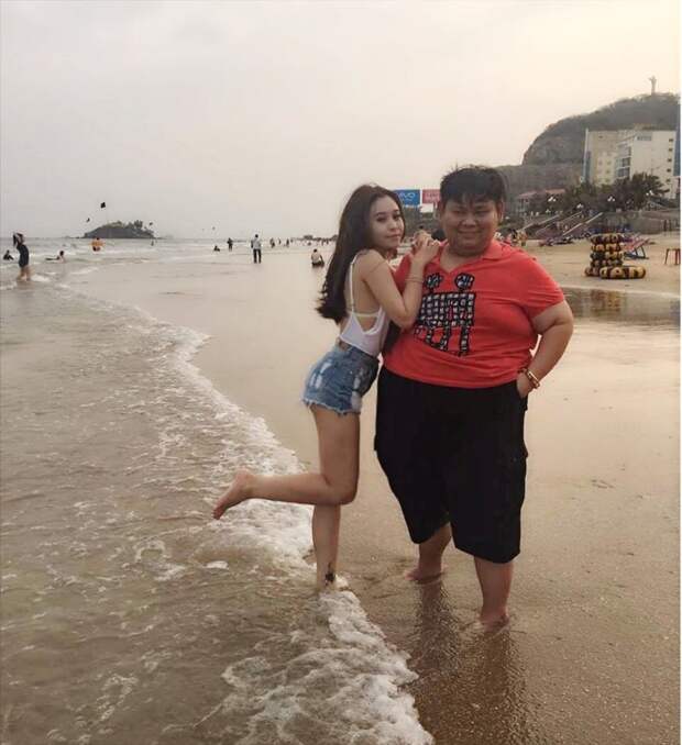 Когда Лин Май Нгуен поделилась в сети снимками со своим возлюбленным, ей стали писать оскорбительные комментарии влюбленные, критика, ответ, пара, реакция, соцсеть, фотография