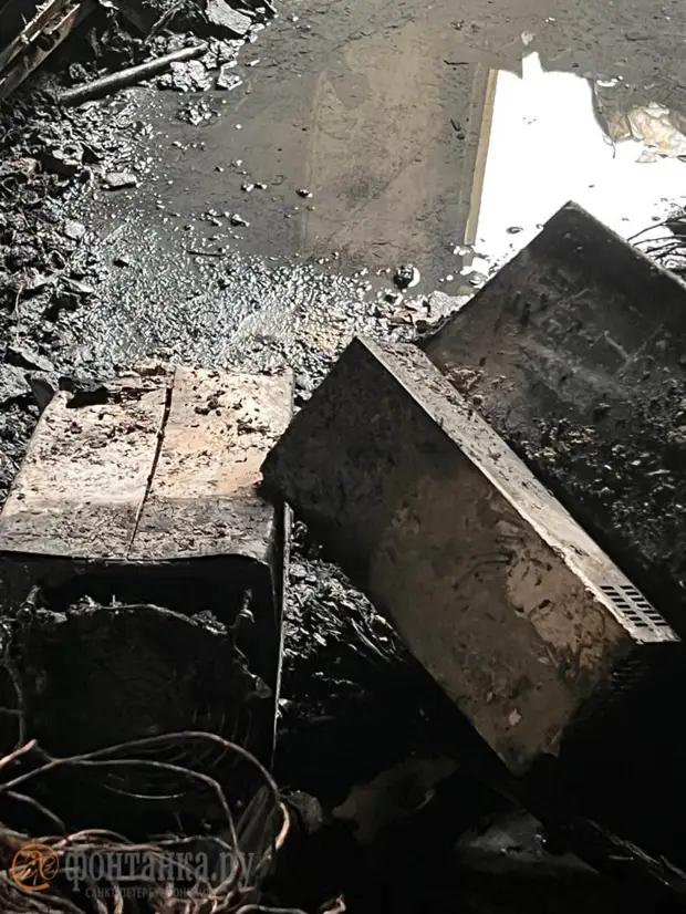 «Фонтанка» показывает, как выглядит студия на Карповке, сгоревшая ночью предположительно из-за майнинга