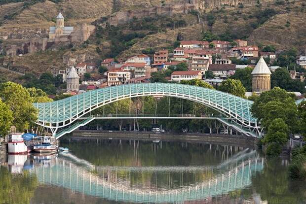 Мост Мира в Тбилиси. Источник фото: nnm.me