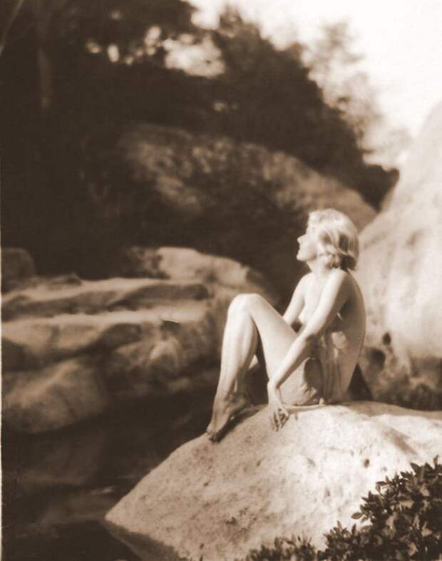 Jean Harlow Taken by Edwin Bower Hesser, 1929 (2).jpg Jean Harlow Taken by Edwin Bower Hesser, 1929 (2).jpg