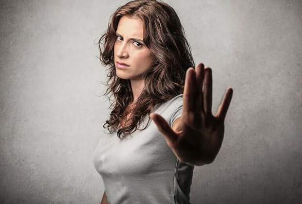 «Зачем мама тащит постороннего человека в нашу семью?» – недоумевает Лариса