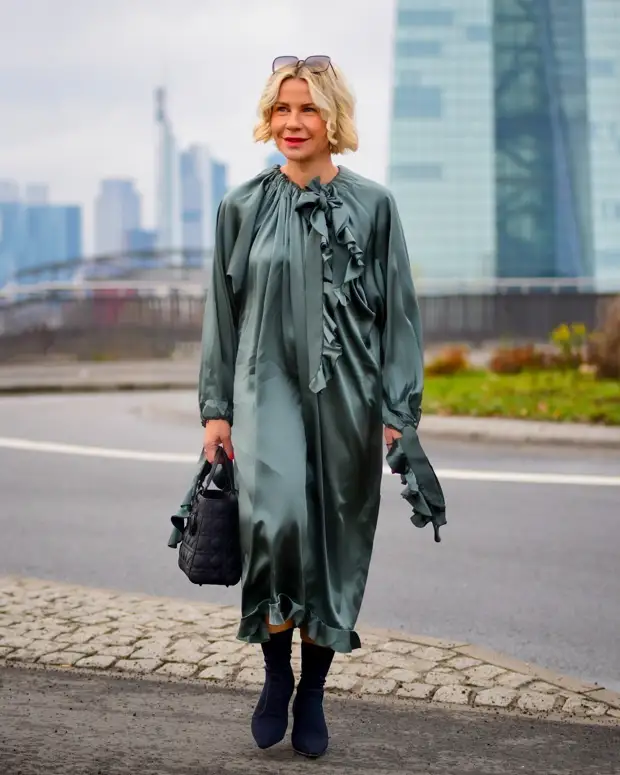 Как стильно носить платья дамам 40 лет осенью: 14 шикарных примеров