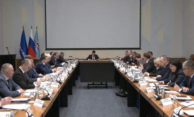 Губернатор Ямала Дмитрий Артюхов провел выездное заседание Совета глав