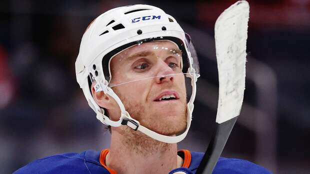 Макдэвид подрался с форвардом «Далласа» Грицковяном в матче НХЛ: видео