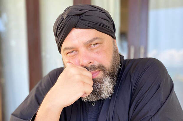 Максим Фадеев упал с электросамоката и получил серьезные травмы