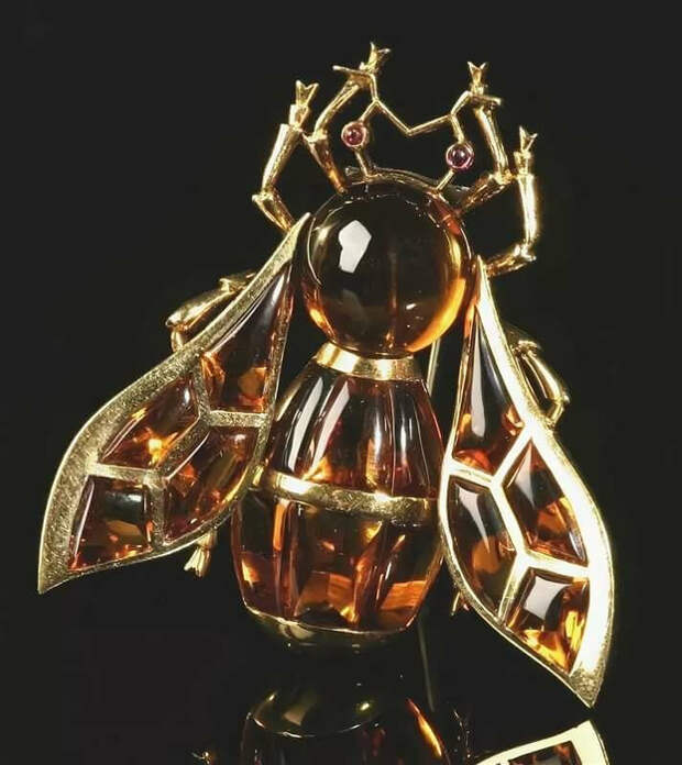 37. Пчела from honey Bees Bee jewelry, Honey bee tattoo (623x700, 282Kb)