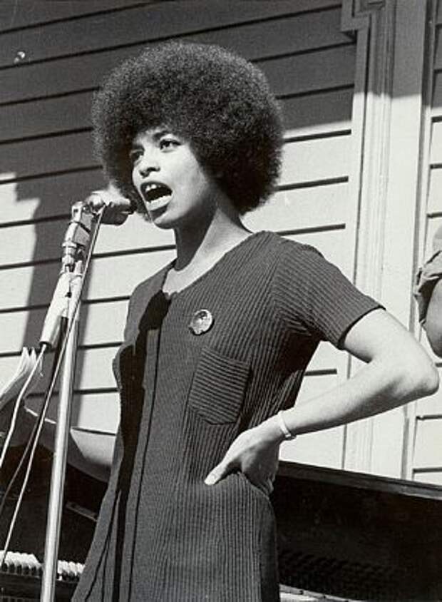 Angela-Davis  http://passapalavra.info/wp-content/uploads/2012/05/Angela-Davis-02.jpg