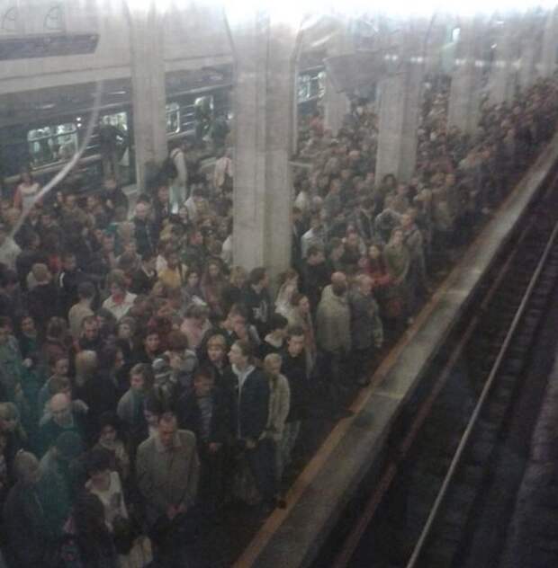 Метро - особо опасное место WTF?, бетонные джунгли, в городе, город, необычно, опасное место, опасность, прикол