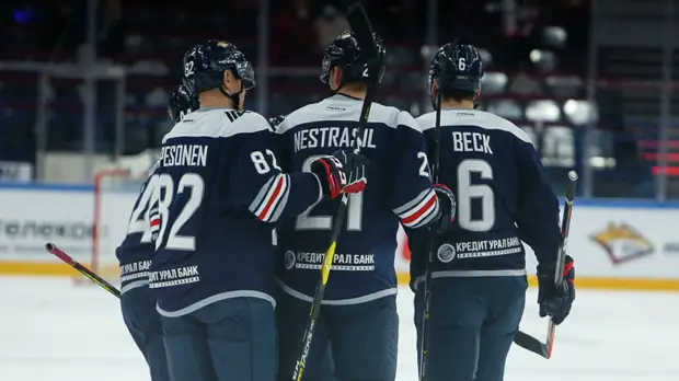 «Металлург» обыграл «Амур» в матче КХЛ, хотя уступал 0:2 после первого периода