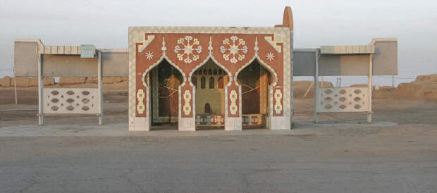 quibbll.com - Кристофер Хервиг (Christopher Herwig): Советская автобусная остановка - Туркменистан, г. Мары