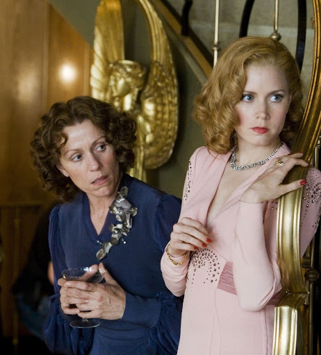 Американский гламур и британское ар-деко в фильме «Мисс Петтигрю» (2008).