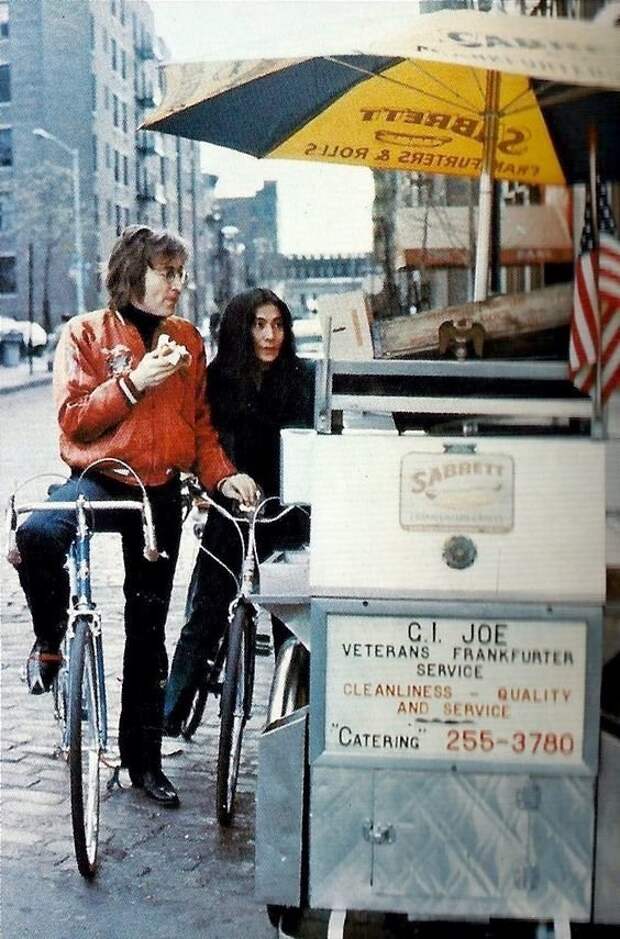 Леннон и Йоко ОНо велосипеды, звезды, интересное, фото