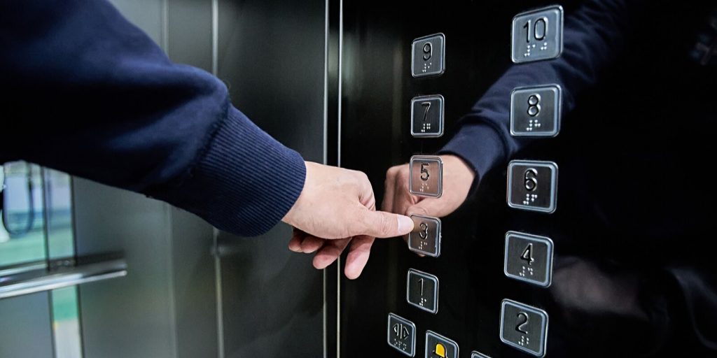 Итоги опроса: более половины жителей Южного Тушина сообщили о проблемах с лифтом