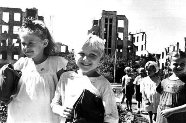 Дети идут в школу. Сталинград, 1945 год. история, события, фото