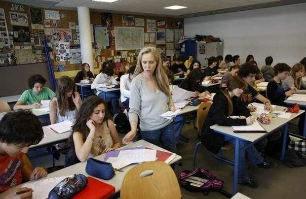 Во Франции самый короткий учебный год, который длится с августа по июнь и самый долгий учебный день.