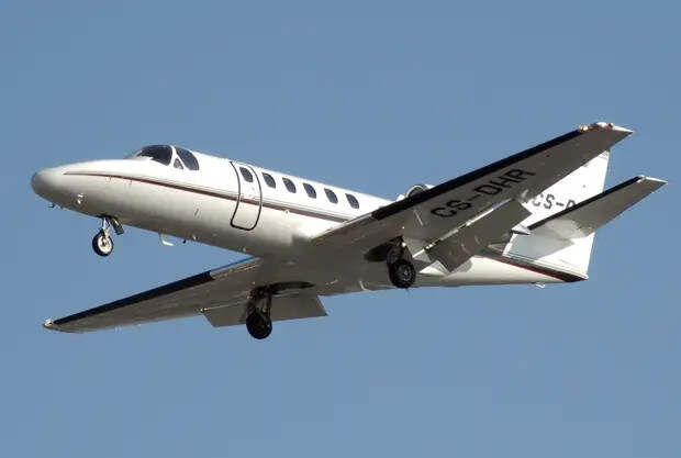 Cessna 550b citation bravo cs-dhr arp.jpg