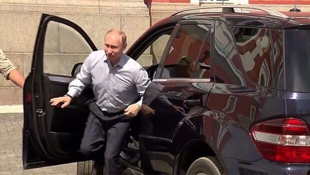 Я не знаю кто там сзади, но водитель у него - Путин Путин, Валаам, Песков, загадка, неизвестность, Политика, фотография, длиннопост