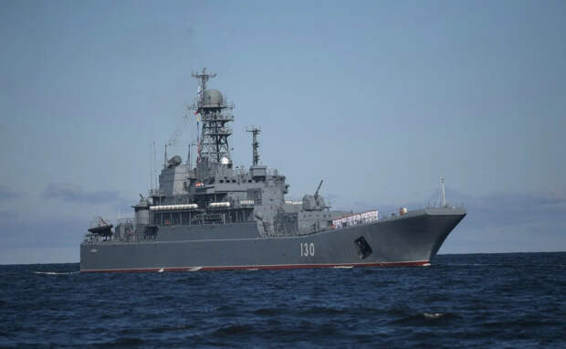 Иран наносит удары по эсминцам и танкерам США в Ормузском проливе