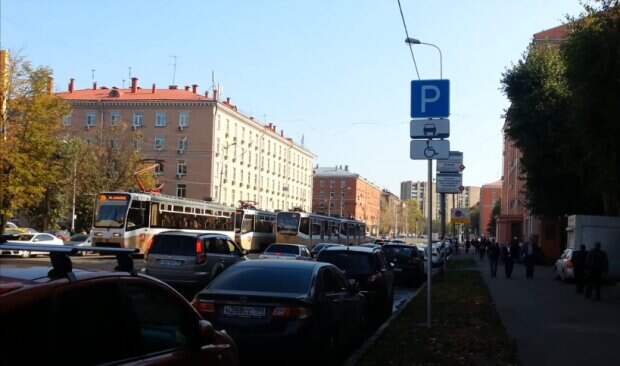 Москвичам и гостям города пообещали бесплатную парковку. Правда, не надолго