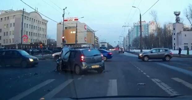ДТП в Москве, не поддающиеся логике