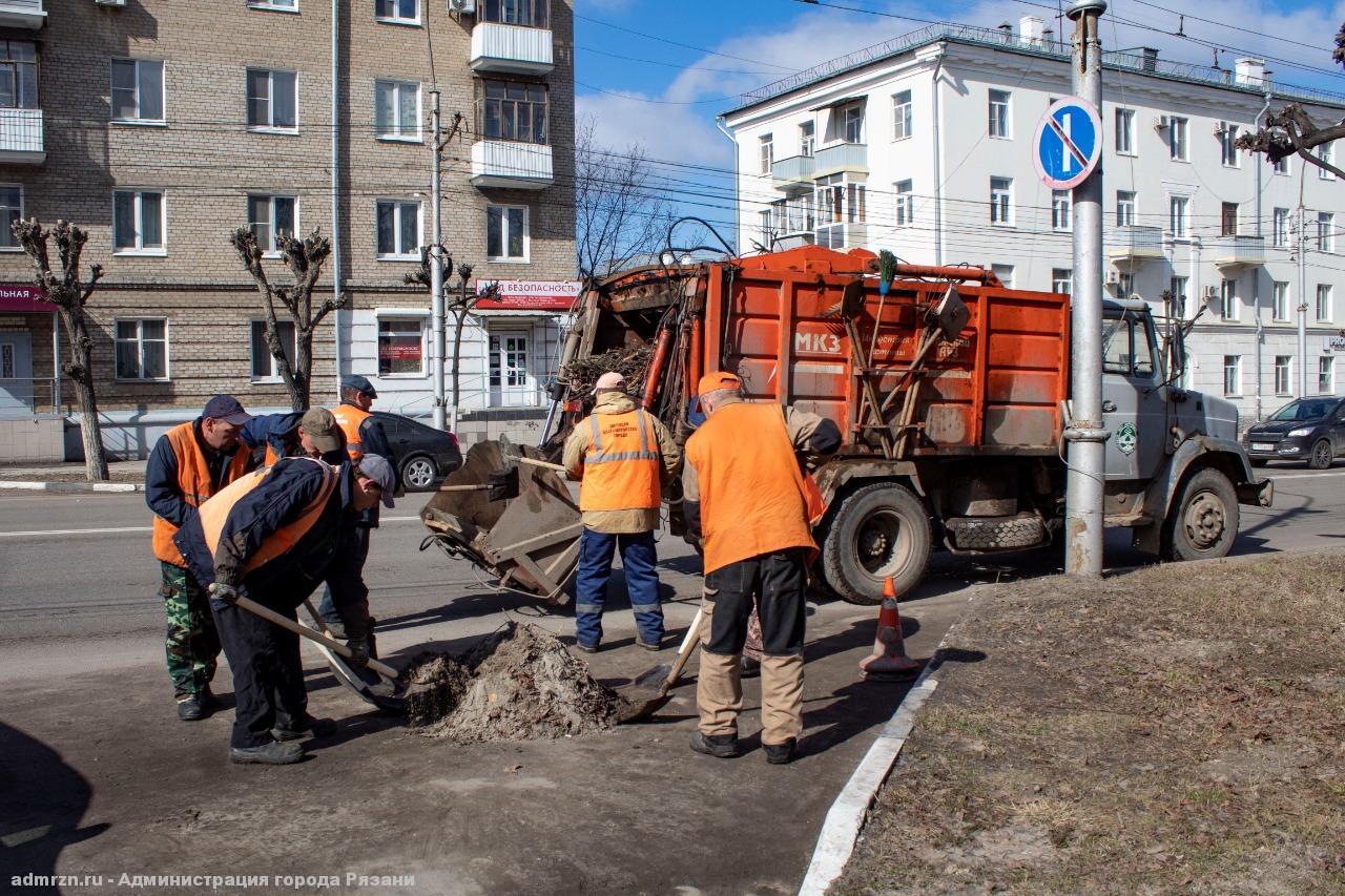 На уборку улиц Рязани вышло более 160 человек