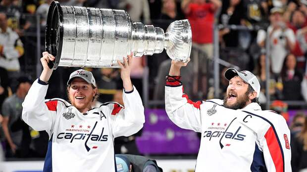 Оруженосец Овечкина порвал все связи с США. Бэкстрем привел Ови к рекорду, а теперь продал дом в Вашингтоне