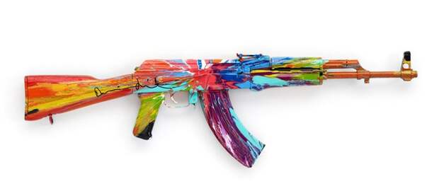 Автомат Калашникова от Damien Hirst, выставка AKA peace