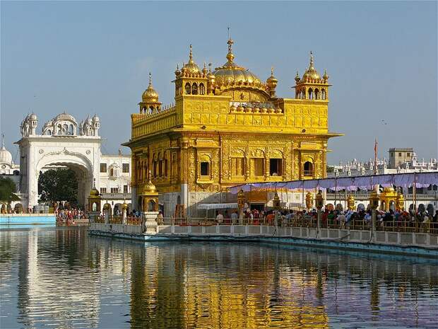 File:Sarovar and the Golden Temple.jpg