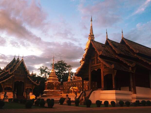 Путешествие по Таиланду, Чиангмай: Закат над Wat Phra Singh