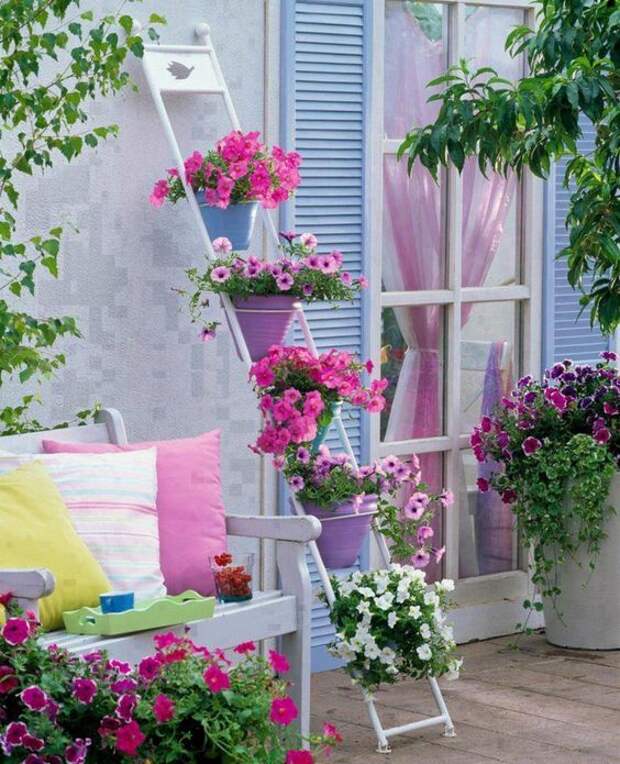 Such a great idea for a porch, patio, or balcony: 