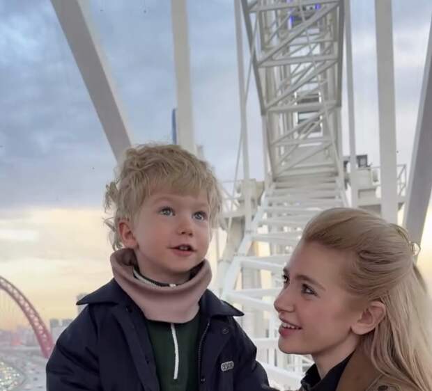 Актриса Анастасия Уколова показала своего сына